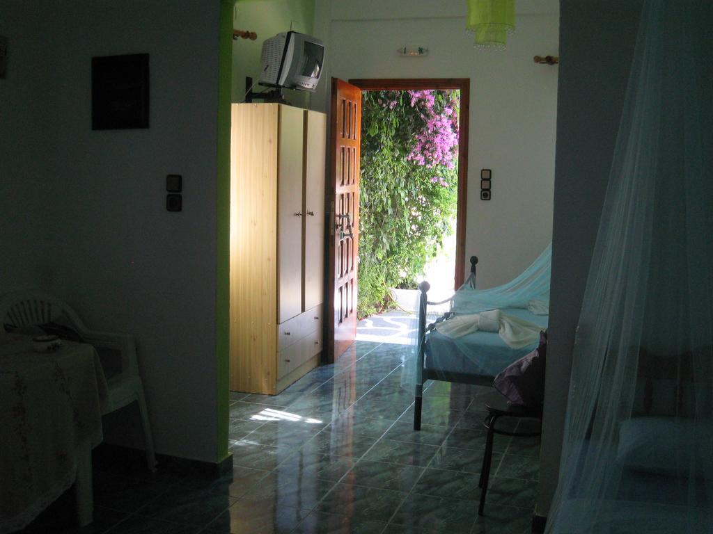 Maria Charalampaki Studios Skyros Quarto foto